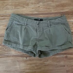 Forever 21 cuffed olive short